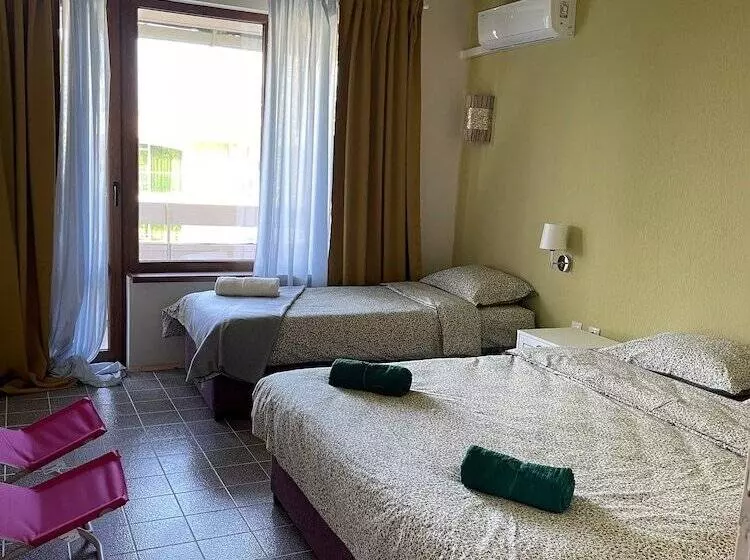 Hotelli Amadina Garden