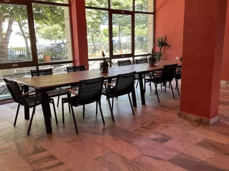 Hotelli Amadina Garden