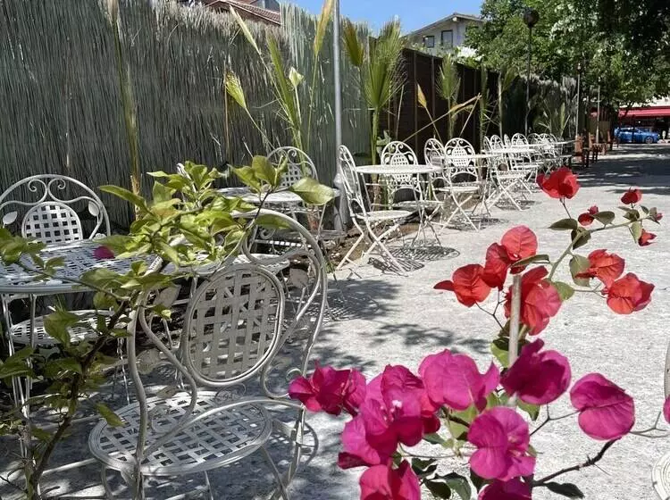 Hotelli Amadina Garden