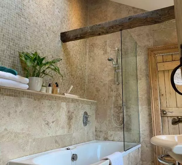 تختخواب و صبحانه The Garden Suite