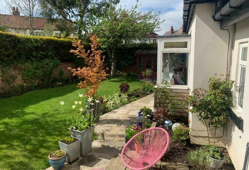 مبيت وإفطار The Garden Suite