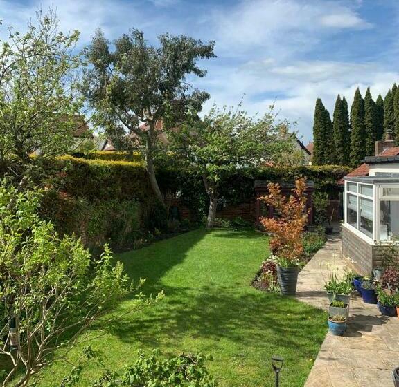 مبيت وإفطار The Garden Suite