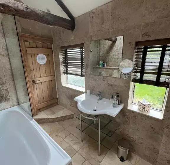 تختخواب و صبحانه The Garden Suite