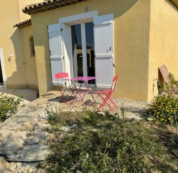 Aamiaismajoitus (B&B) Villa Peylon