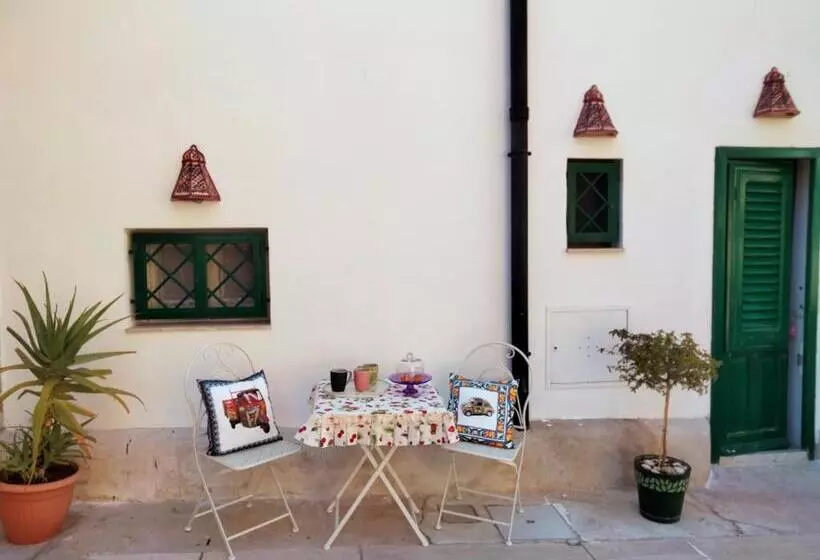 Majatalo Le Lanterne Di Terrasini