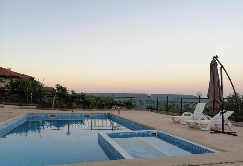 بنسيون Villa Makeli