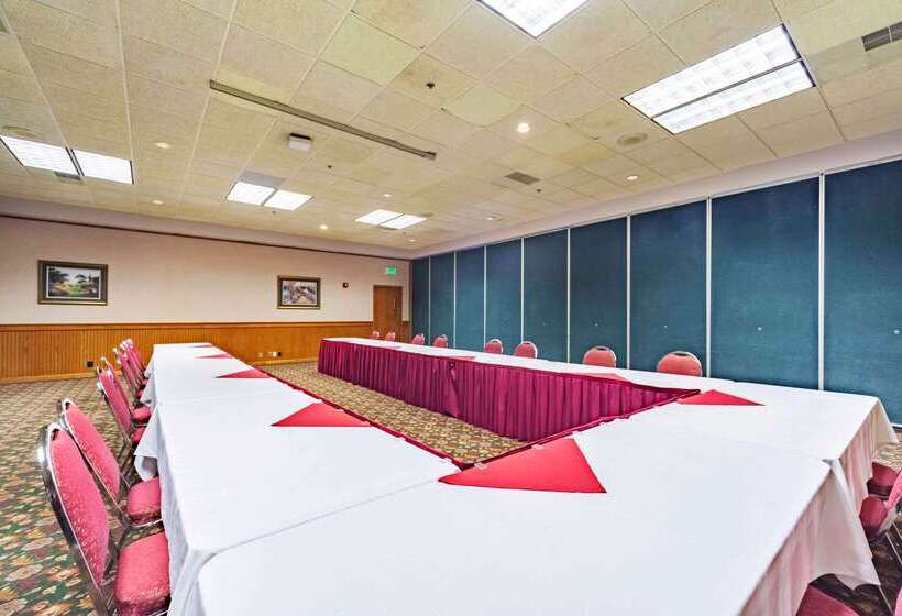 فندق Quality Inn And Conference Center I80 Grand Island