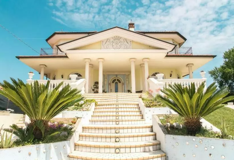 ペンション Alexander S Home