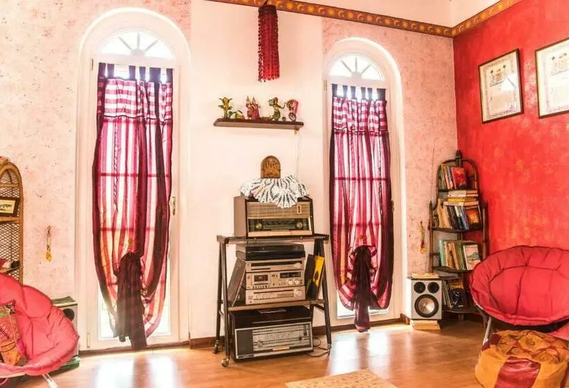 ペンション Alexander S Home