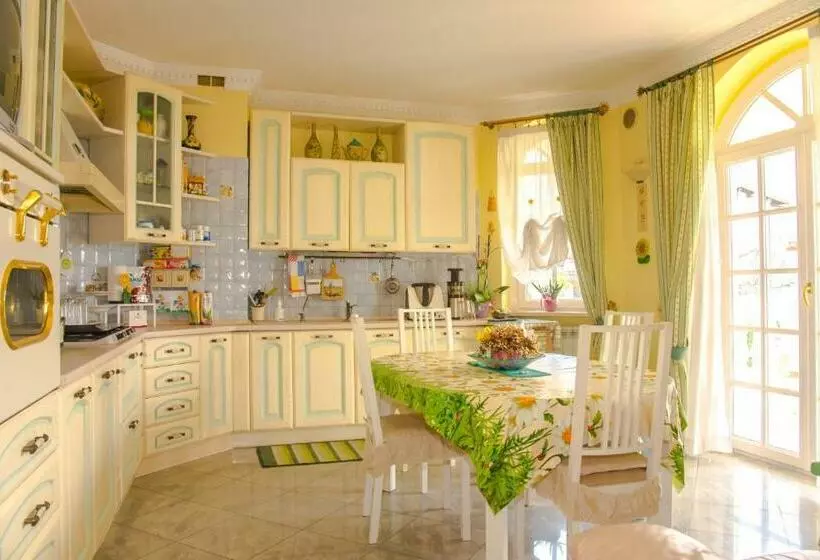 ペンション Alexander S Home