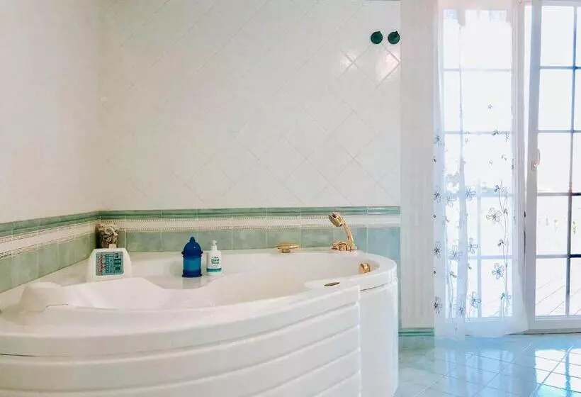 ペンション Alexander S Home