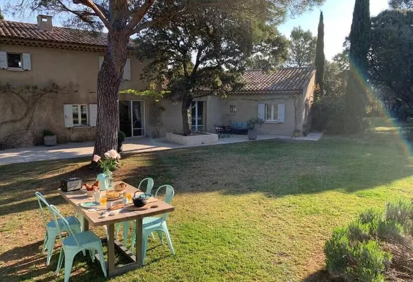 Aamiaismajoitus (B&B) Maison Les Chênes