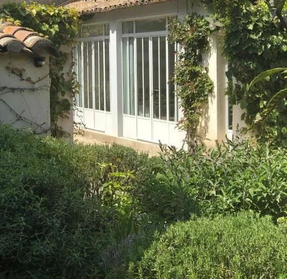 Aamiaismajoitus (B&B) Maison Les Chênes