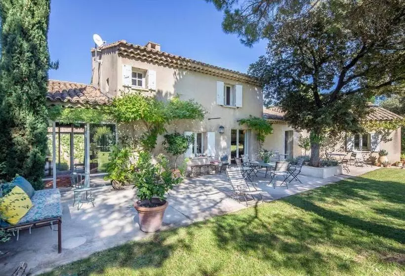 Aamiaismajoitus (B&B) Maison Les Chênes