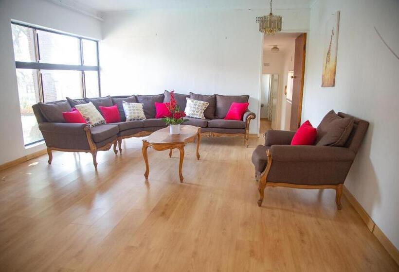 مبيت وإفطار Sojourners  Rest House