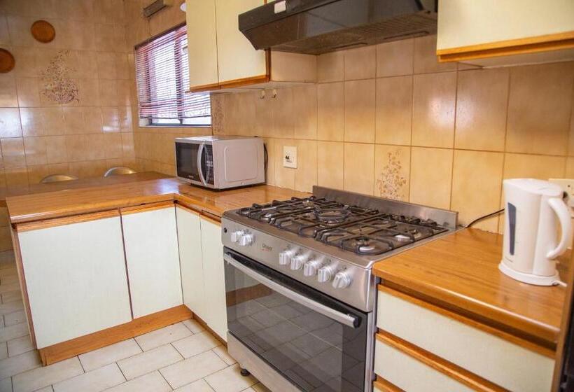 مبيت وإفطار Sojourners  Rest House