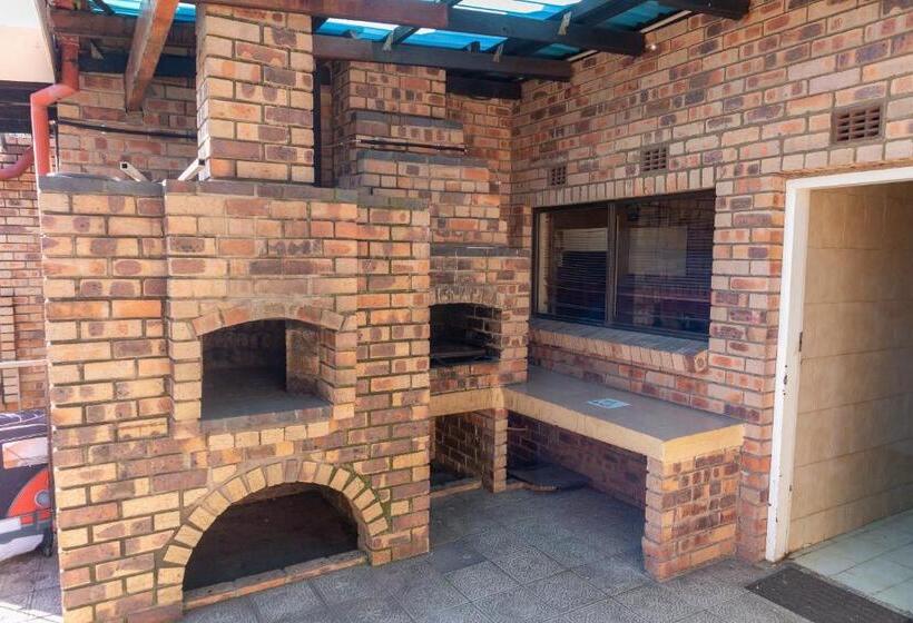 مبيت وإفطار Sojourners  Rest House