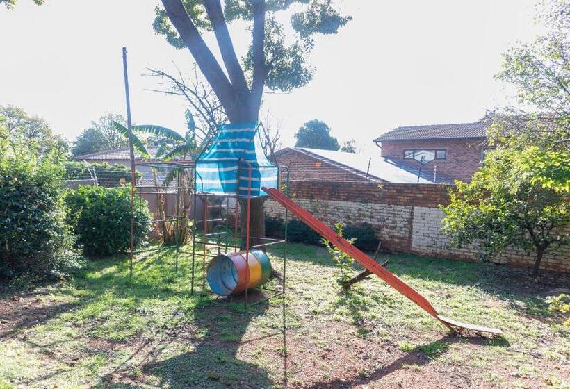 مبيت وإفطار Sojourners  Rest House