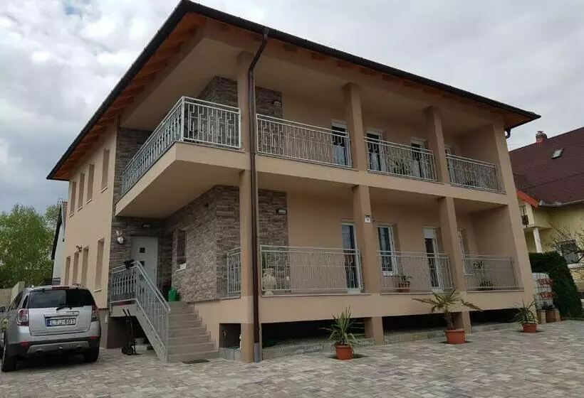 Flamingó Apartmanház