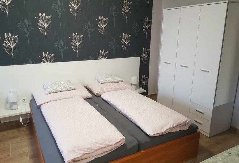 Flamingó Apartmanház