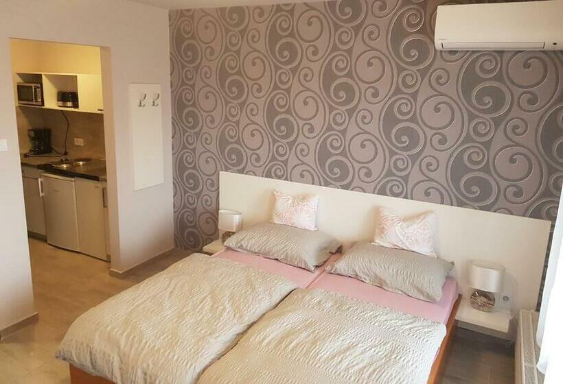 Flamingó Apartmanház