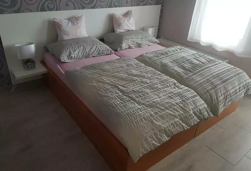 Flamingó Apartmanház