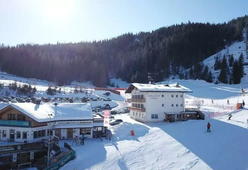 ホテル B&b Frohsinn