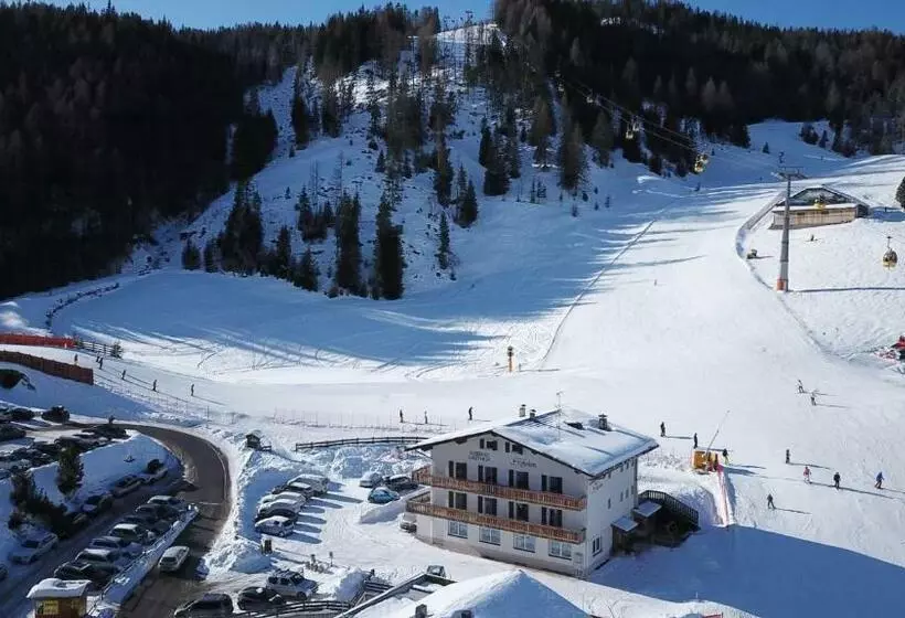 ホテル B&b Frohsinn