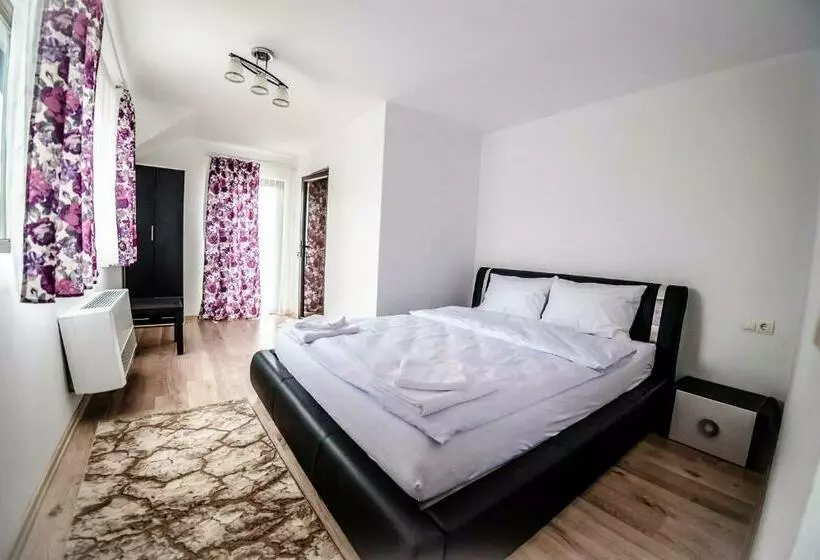 ペンション Regal Guest House