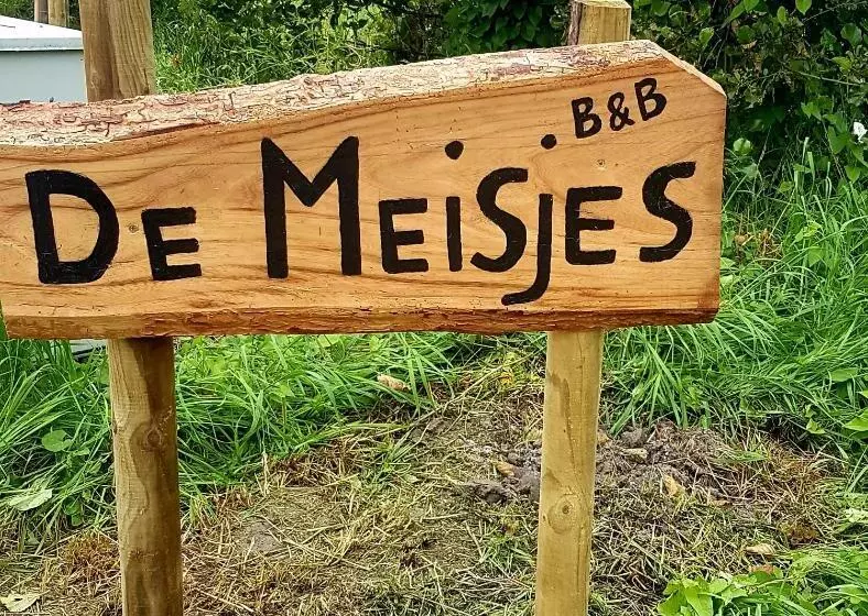 تختخواب و صبحانه De Meisjes Trekkershut