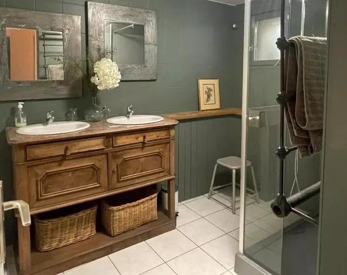 Aamiaismajoitus (B&B) Ferme St Pierre Gîte Autonome 2 4 Personnes