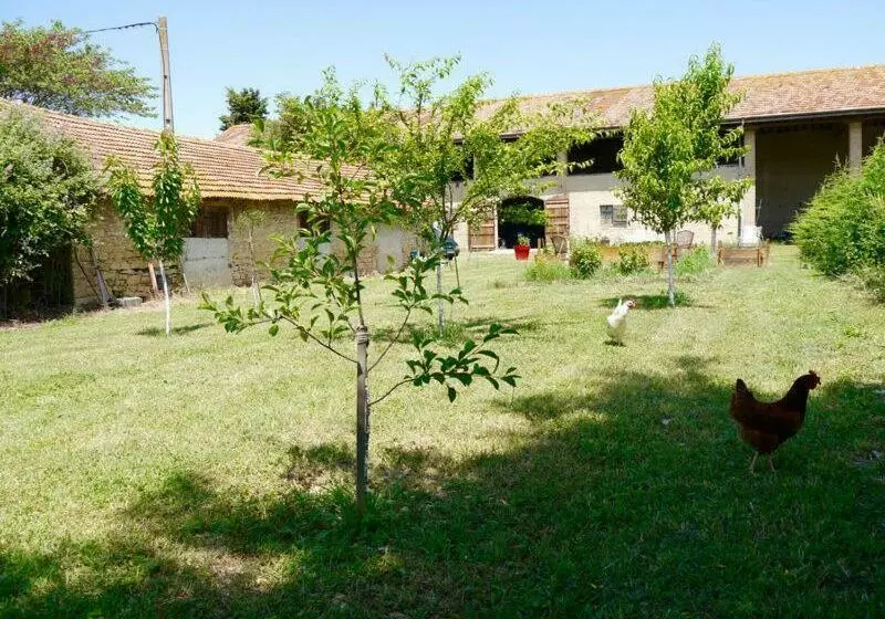 Aamiaismajoitus (B&B) Ferme St Pierre Gîte Autonome 2 4 Personnes