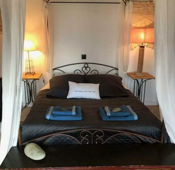 ペンション Gite D Hôte Romantique Et Artistique Au Coeur De Locronan