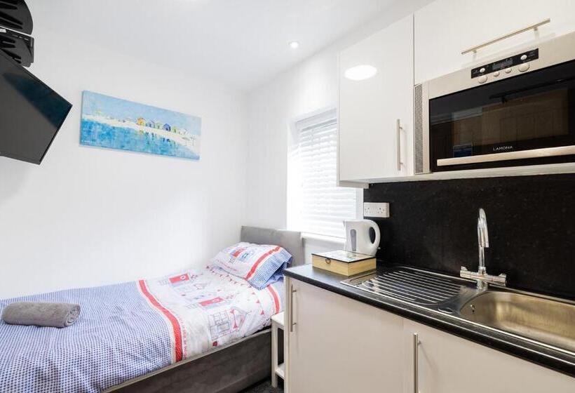 פנסיון Hillcrest Studio Apartments