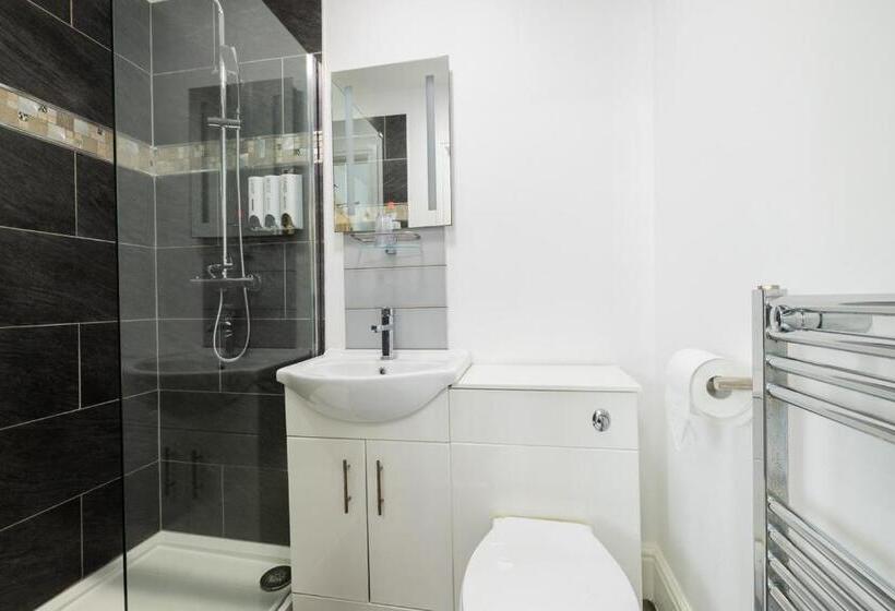 פנסיון Hillcrest Studio Apartments