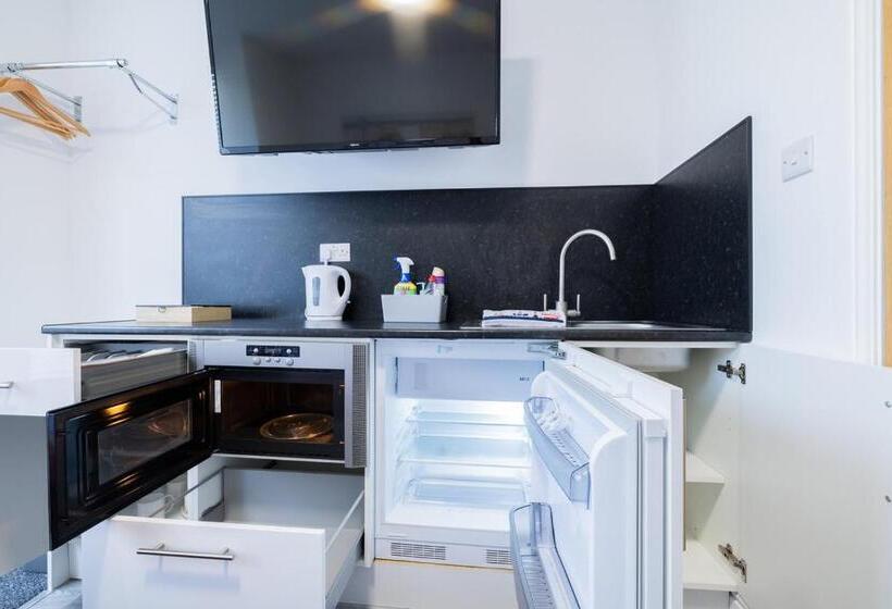 פנסיון Hillcrest Studio Apartments