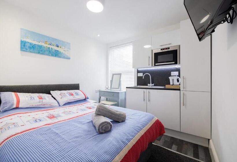 פנסיון Hillcrest Studio Apartments