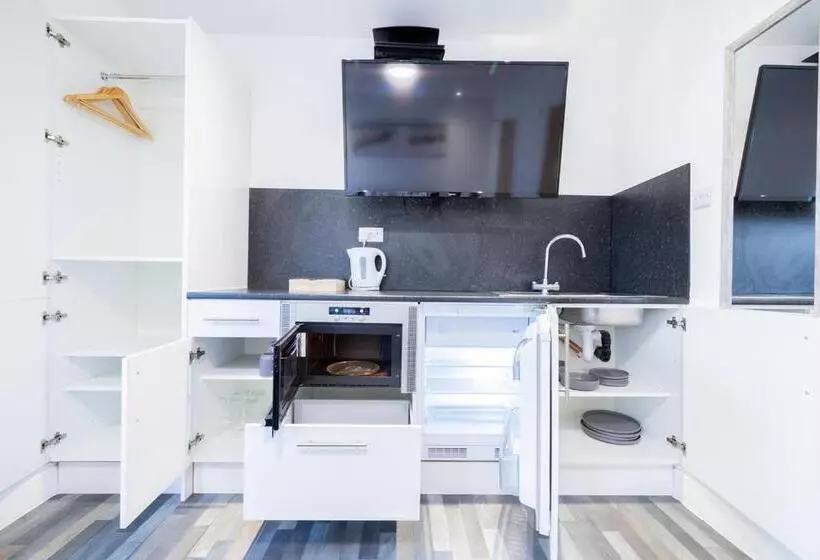 پانسیون Hillcrest Studio Apartments