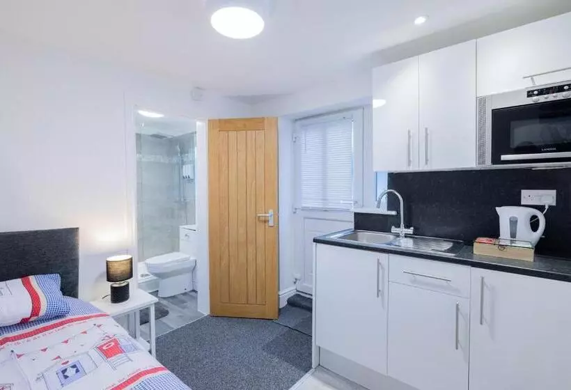 پانسیون Hillcrest Studio Apartments