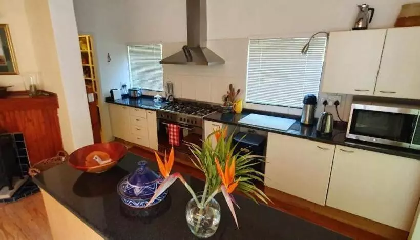 پانسیون L Orange Guesthouse
