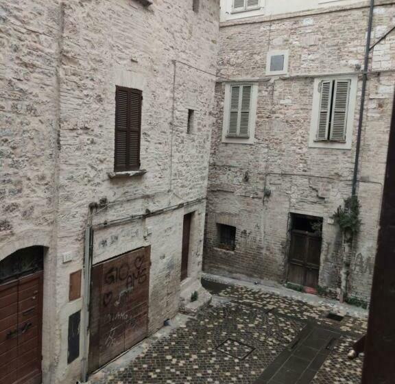 Pensjonat Traivicolidifoligno