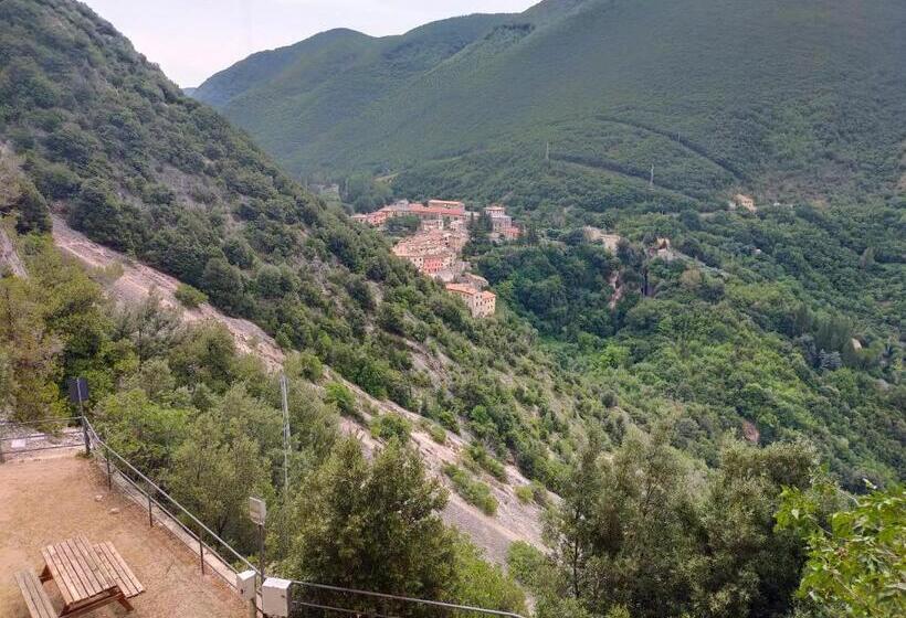 Pensjonat Traivicolidifoligno