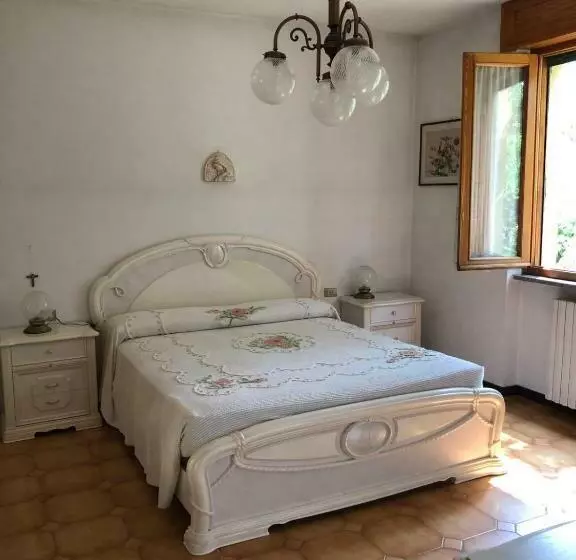 B&b Villa Rosella Appartamento Completo Di Camera Matrimoniale E 2 Letti Singoli