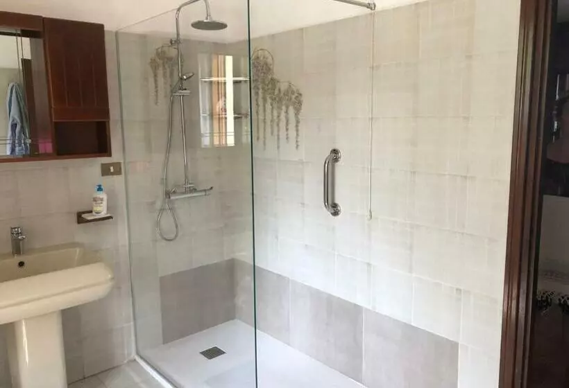 B&b Villa Rosella Appartamento Completo Di Camera Matrimoniale E 2 Letti Singoli