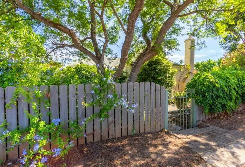 Aamiaismajoitus (B&B) Settlers Cottage