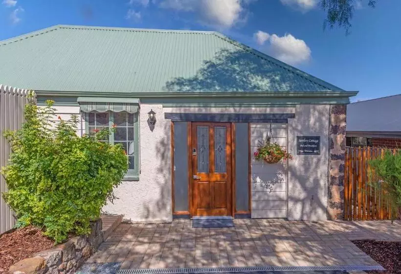 Aamiaismajoitus (B&B) Settlers Cottage