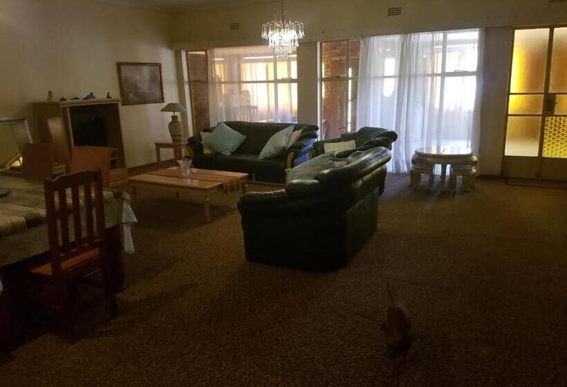 Отель Orangeriverguestfarm