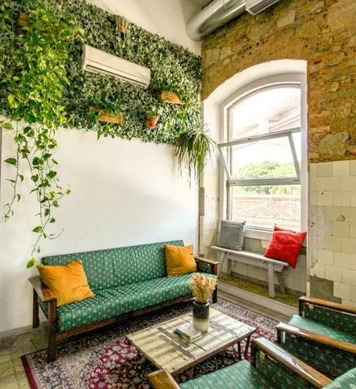 Lx Hostel