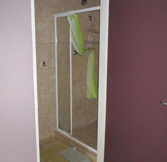 Pension (Hôtel basse catégorie) Lutea Guest House