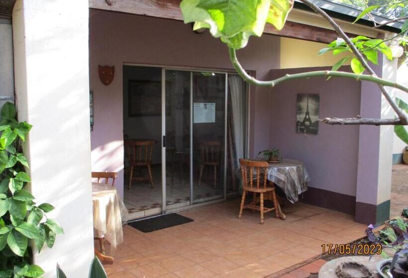 Pension (Hôtel basse catégorie) Lutea Guest House